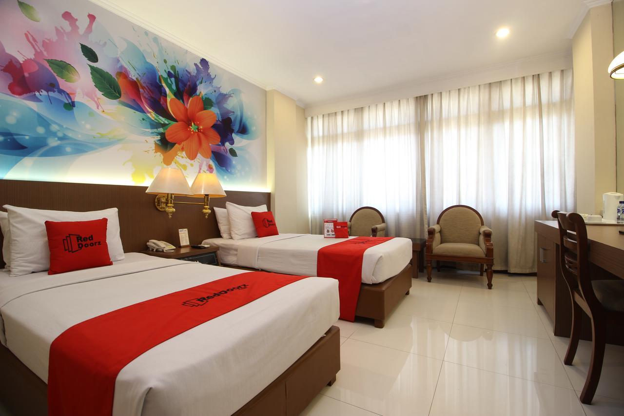 Reddoorz Premium @ Slamet Riyadi 2 Solo Eksteriør billede