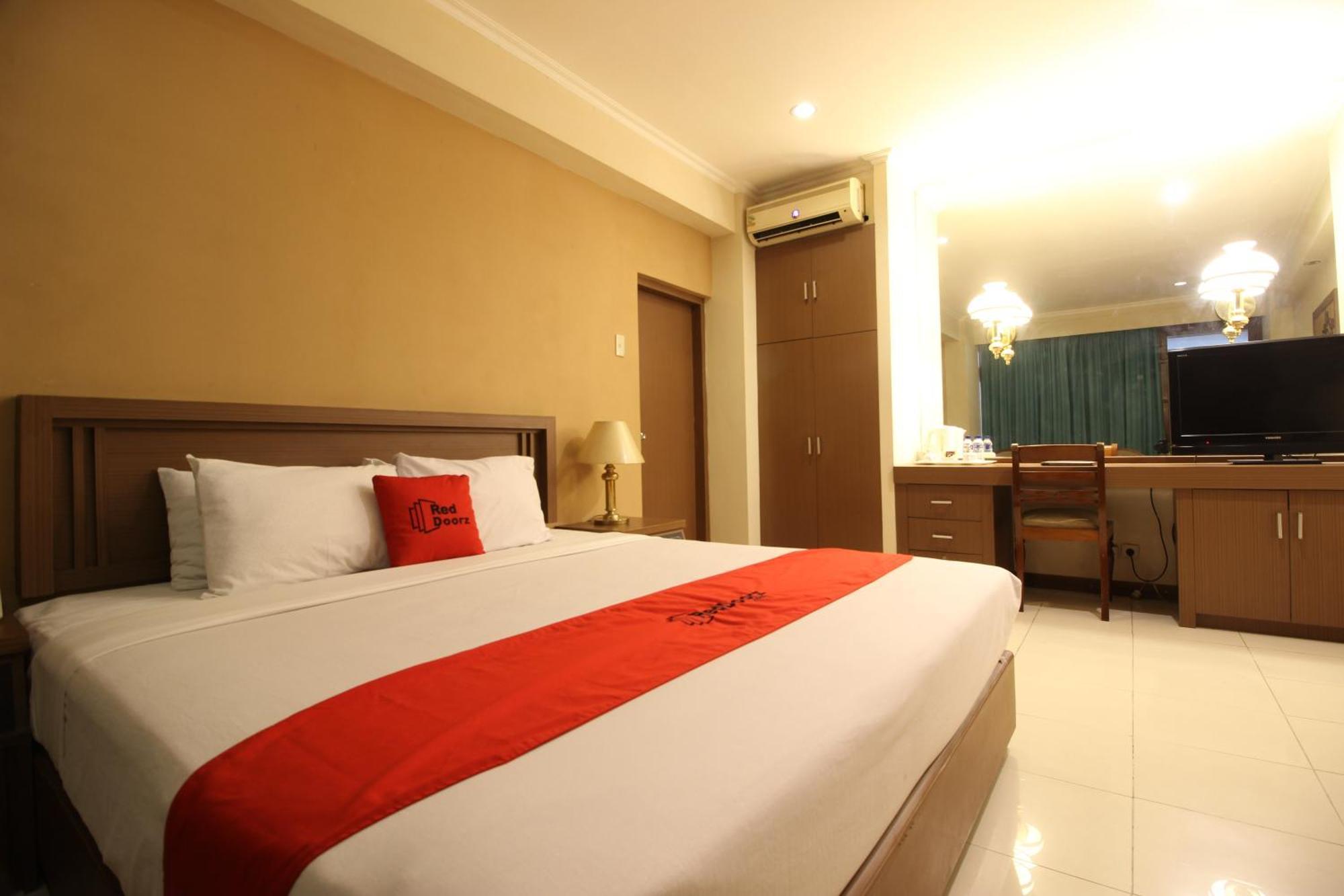 Reddoorz Premium @ Slamet Riyadi 2 Solo Eksteriør billede