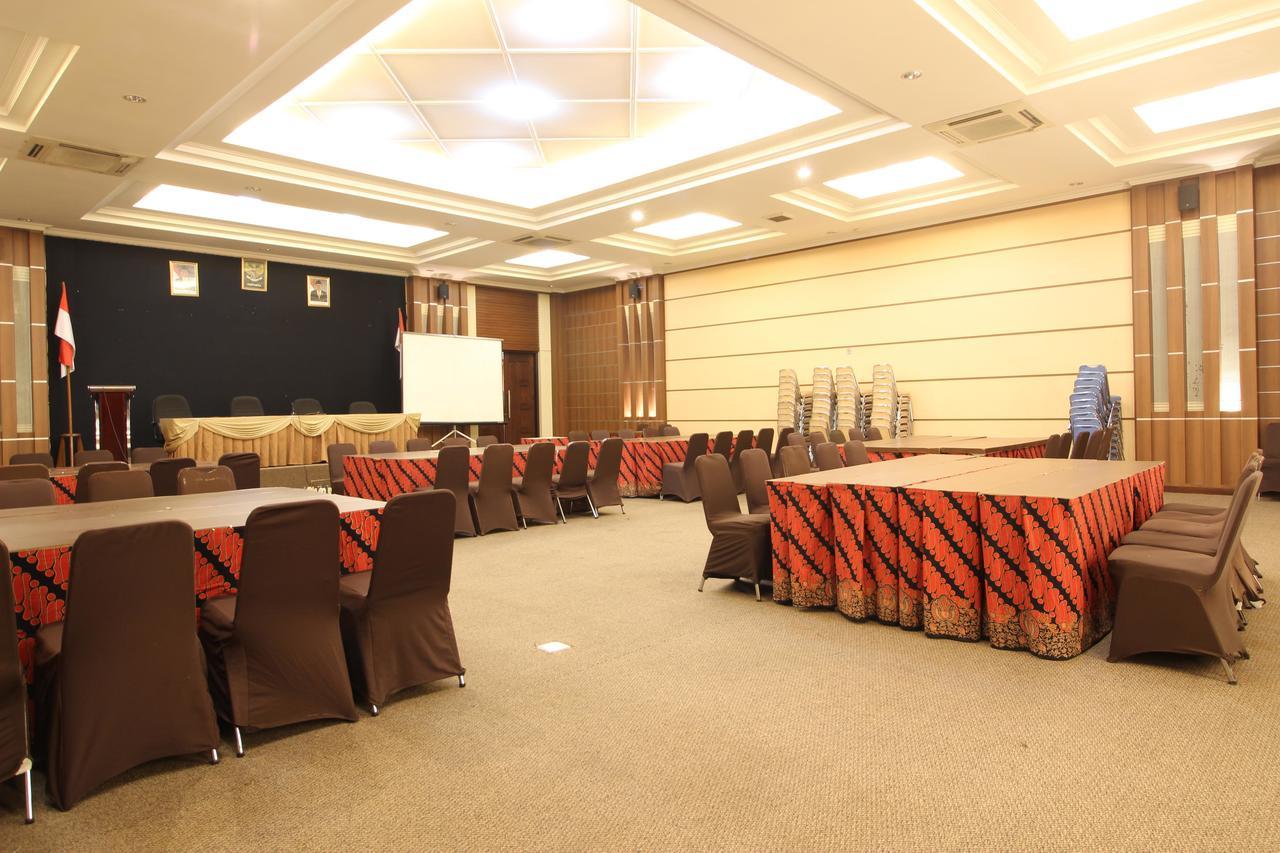 Reddoorz Premium @ Slamet Riyadi 2 Solo Eksteriør billede
