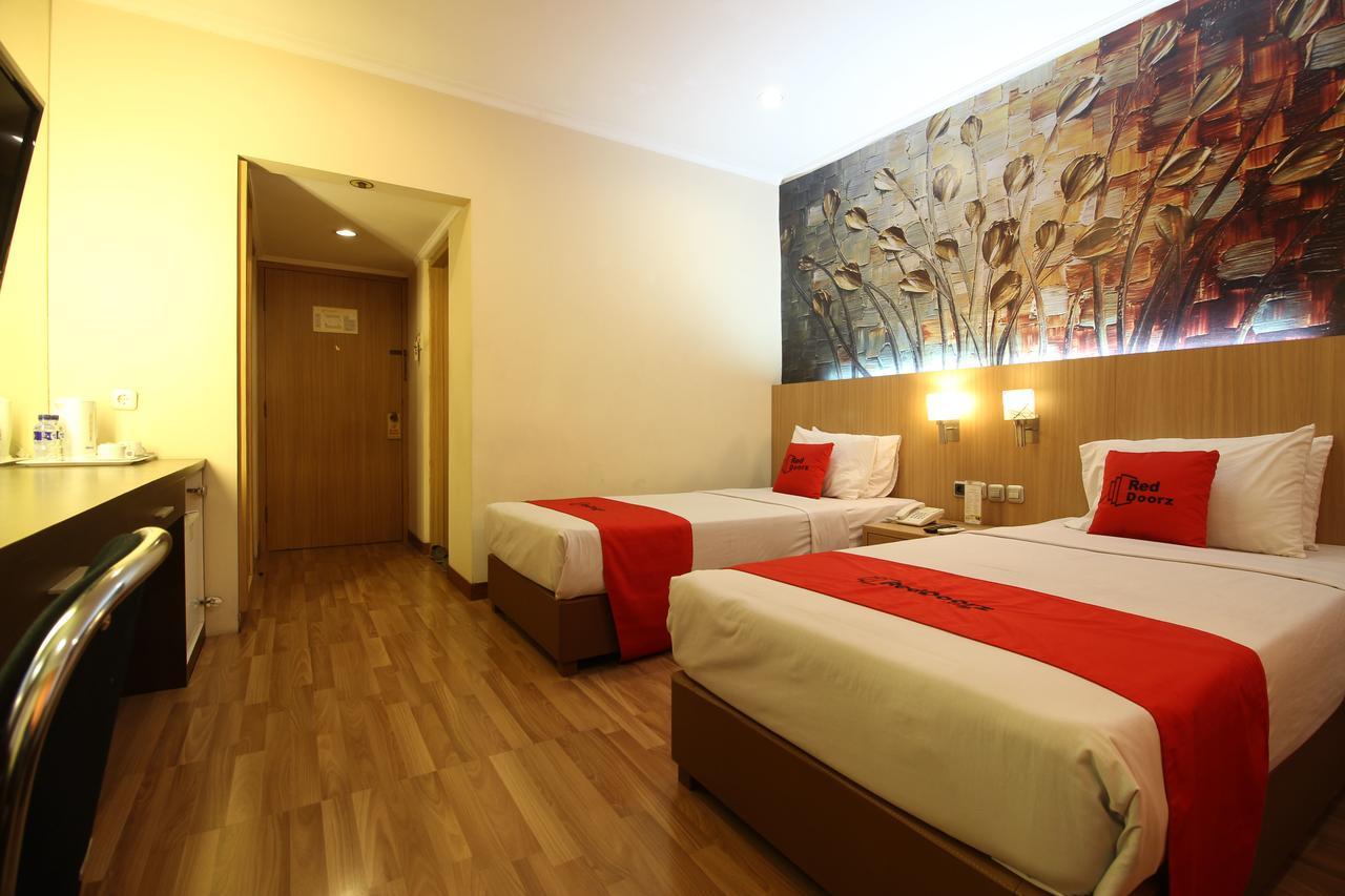 Reddoorz Premium @ Slamet Riyadi 2 Solo Eksteriør billede