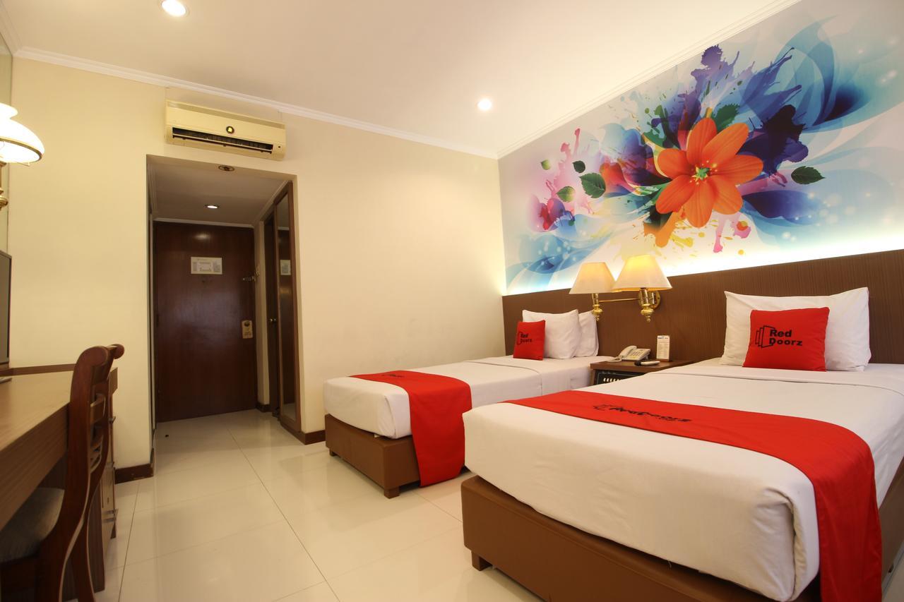 Reddoorz Premium @ Slamet Riyadi 2 Solo Eksteriør billede