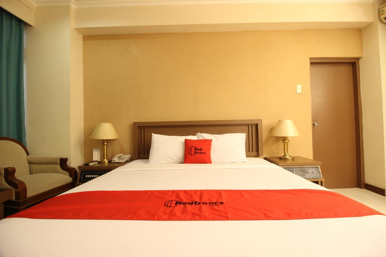 Reddoorz Premium @ Slamet Riyadi 2 Solo Eksteriør billede