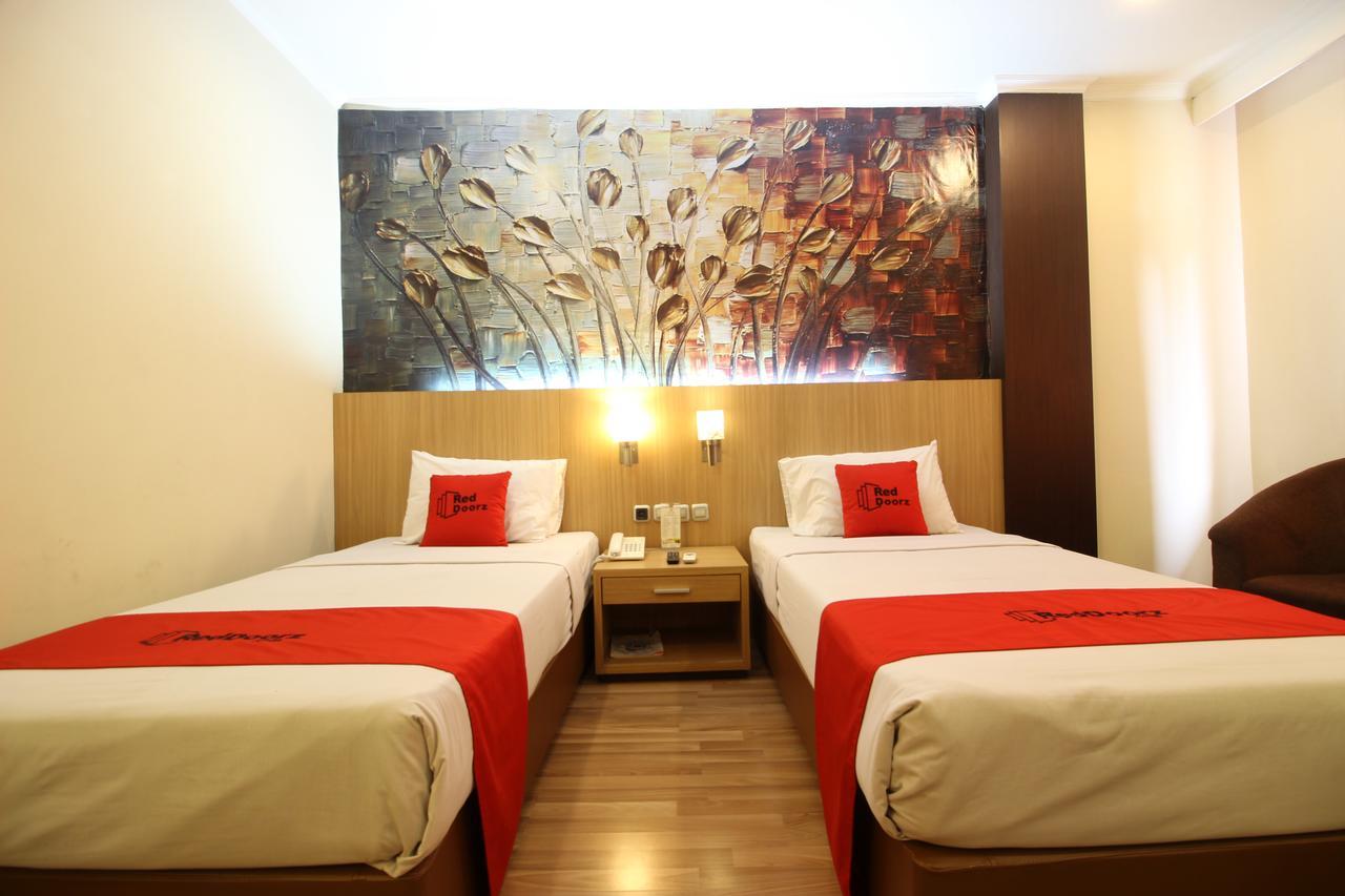 Reddoorz Premium @ Slamet Riyadi 2 Solo Eksteriør billede