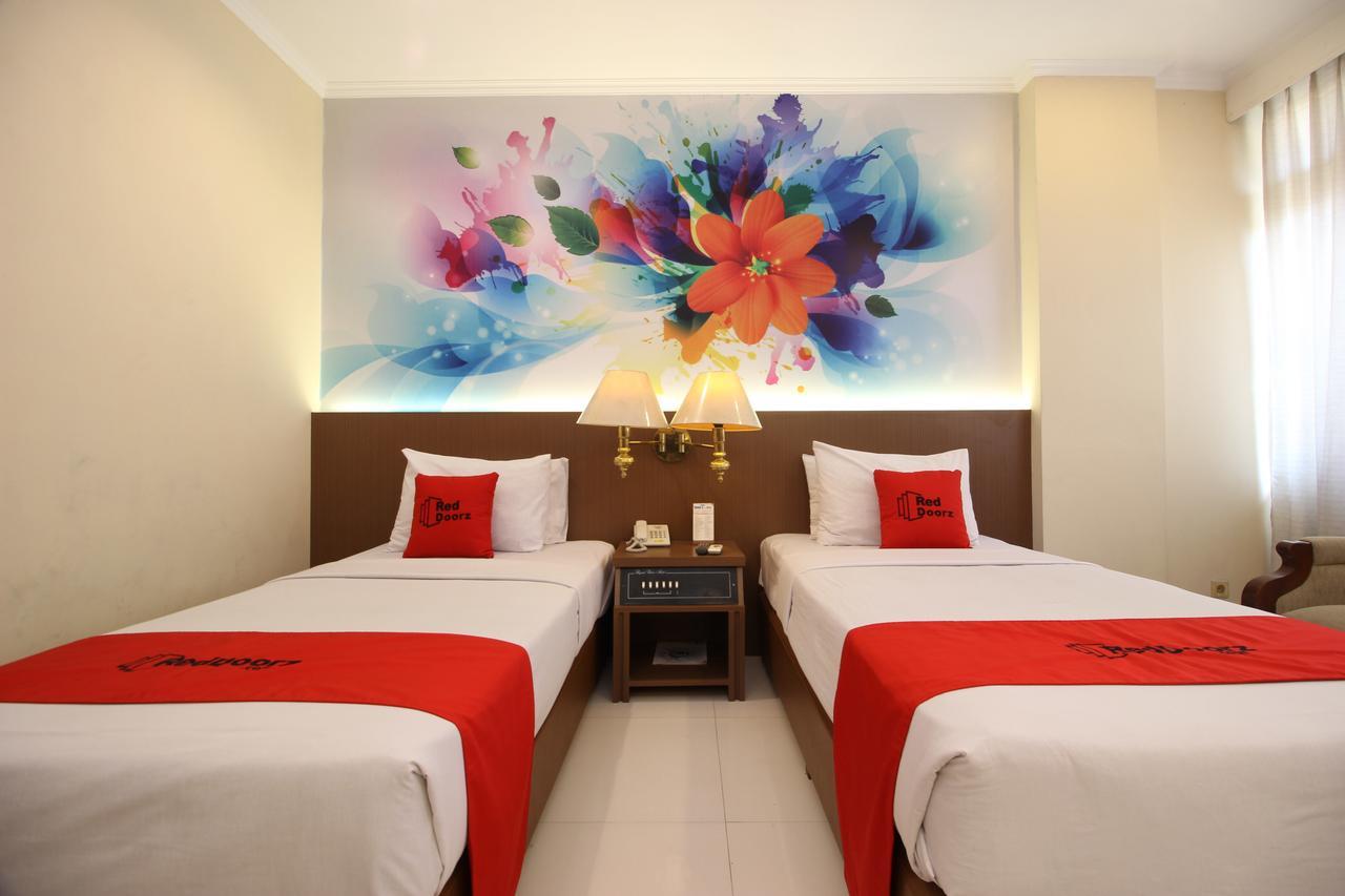 Reddoorz Premium @ Slamet Riyadi 2 Solo Eksteriør billede