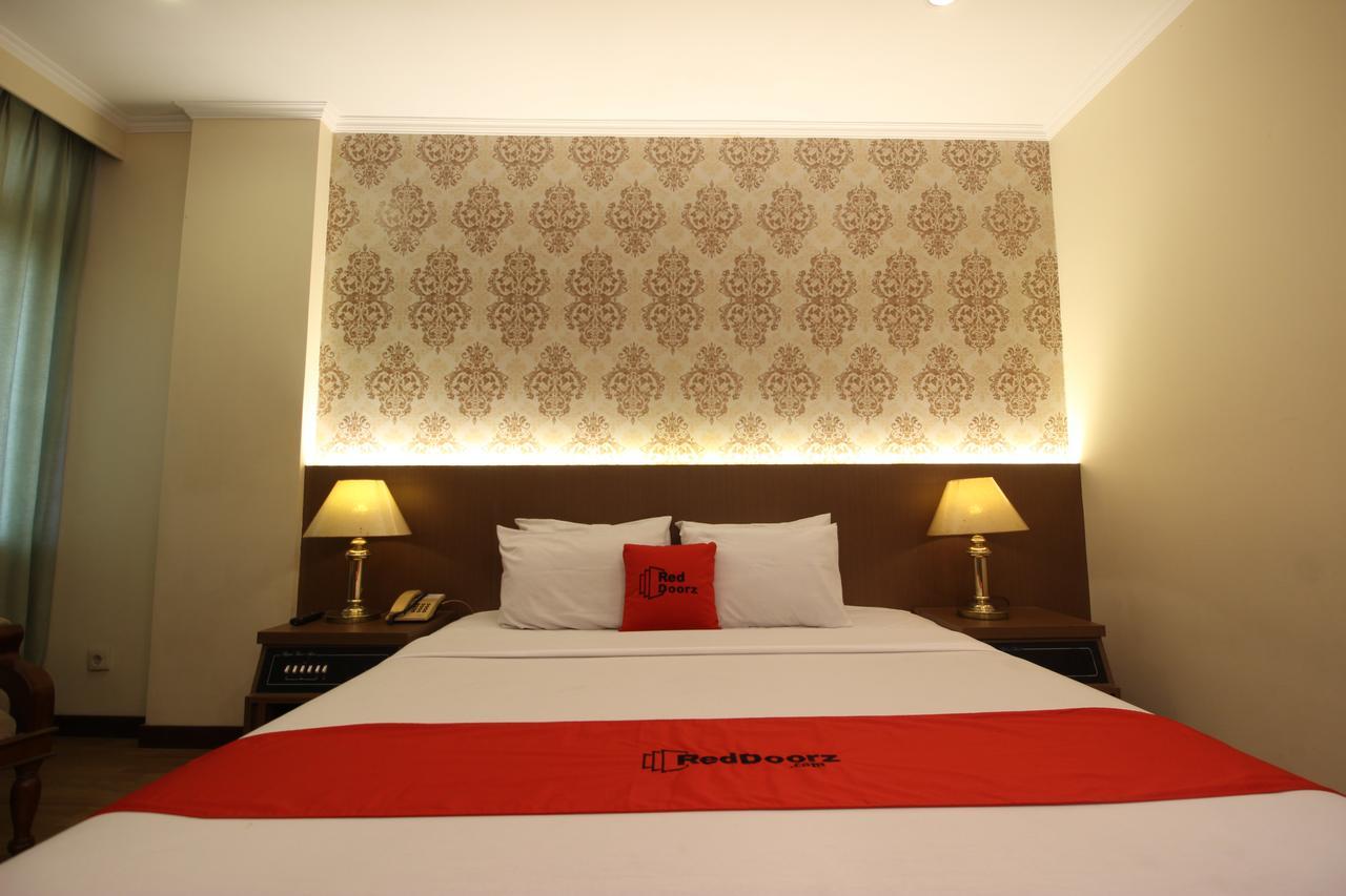 Reddoorz Premium @ Slamet Riyadi 2 Solo Eksteriør billede